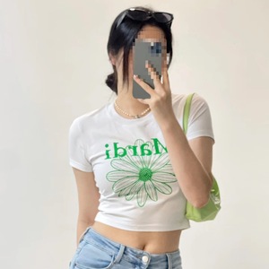 T-shirt à manches courtes en tissu de confort de qualité 100% coton pour femmes, silhouette courte, chic, parfait pour un usage quotidien - Product Image 3