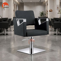 Fauteuil de Barbier Moderne pour Salon d'Architecture, avec Détails Métalliques Géométriques