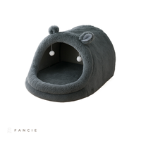 Vente en gros : Niche pour chat en peluche gris foncé, semi-fermée, avec boule suspendue, housse amovible et lavable, pour chats et chiens, toutes saisons