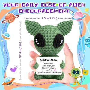 Adorables y Alegres Mini Peluches <span class=keywords><strong>de</strong></span> Ganchillo Hechos a Mano con Tarjetas Inspiradoras para Regalos Navideños - Product Image 5