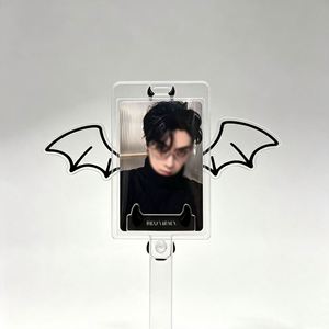 Soporte de acrílico con diseño de Ángel y Demonio para tarjetas, accesorio fotográfico Gumi, tarjetero de anime de alta estética para sesiónes de fotos, venta al por mayor - Product Image 2