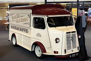 Food Truck Retrò con Carrozzeria in Alluminio Rivettato, Mobili in Noce, Resistente alla Ruggine, Chiosco Mobile per Snack e Dolciumi, Stile Auto d'Epoca - Product Image 2