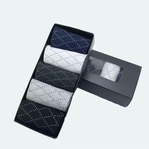 Chaussettes habillées de <span class=keywords><strong>luxe</strong></span> <span class=keywords><strong>pour</strong></span> hommes, logo personnalisé, coton tricoté, col rond classique, chaussettes décontractées en boîte <span class=keywords><strong>pour</strong></span> le travail, <span class=keywords><strong>pour</strong></span> l'été - Product Image 4