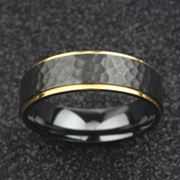 Bague de mariage vintage en or jaune martelé pour homme, matériau en titane noir, style martelé à la mode