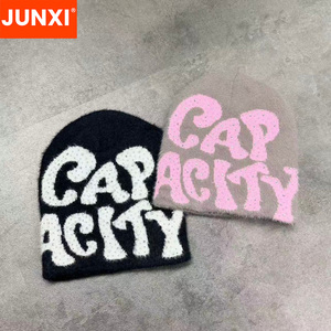 Produttore di Berretti Personalizzati con Strass, Cappelli con Logo Intero, Berretti Invernali Jacquard Lavorati a Maglia con Fodera in Raso - Product Image 2