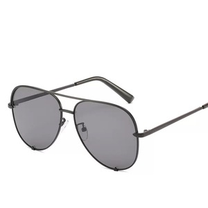 Occhiali da Sole Rosa Pilot Quay, Occhiali da Sole Oversize alla Moda per Donna, Tendenza 2025 - Product Image 3