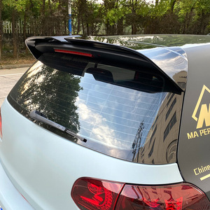 Aileron de coffre arrière Volkswagen Golf 6 GTI R, noir piano, ABS, texture fibre de carbone, modification extérieure - Product Image 4