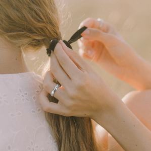 Anillo de Joyería de Moda OAHLAN, Anillo de Titanio con Circonita Cúbica de 4 mm, Anillo de Compromiso Plateado, Anillo de Promesa para Mujer - Product Image 3