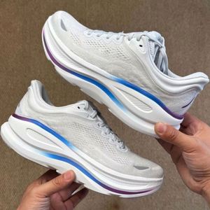 Chaussures de course sportives pour hommes Hoka Bondi 9 en promotion – Baskets antidérapantes, respirantes et confortables, rehaussantes - Product Image 1