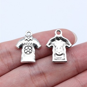 19x15mm, 1.2g, accesorios para collares y pulseras de plata antigua, artículos de uso diario, colgante con diseño de camiseta de fútbol. - Product Image 1