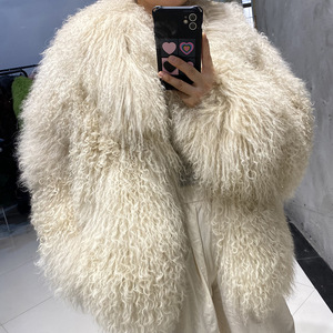 Autentico Cappotto in Pelliccia di Agnello Mongolo Soffice e Riccio per Donne - Product Image 1