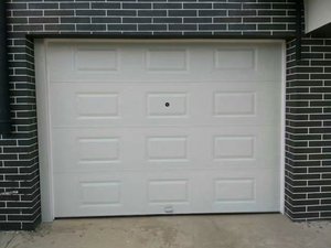 Portes <span class=keywords><strong>de</strong></span> <span class=keywords><strong>garage</strong></span> sectionnelles monobloc en acier galvanisé gris argenté, résistantes au vent, disponibles en tailles et couleurs personnalisées, pour sous-sol - Product Image 1