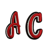Écussons en feutre 3D brodés de lettres cursive personnalisées, alphabet superposé rouge, noir, blanc, badges thermocollants, design cœur à coudre, style universitaire