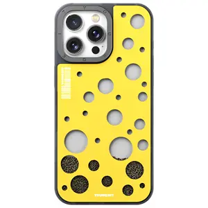 جراب Polka Dots لهاتف iPhone 14/15 مصنوع من الرمال المتحركة المغناطيسية