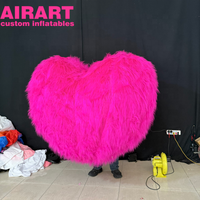 Cœur gonflable en peluche rose. Ballon cœur gonflable en peluche pour événement thématique à suspendre.