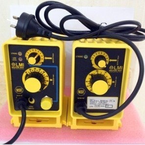 Bomba Dosificadora Milton Roy 28V 50/60Hz 7.6LPH 5 Bar para Dosificación Química - Product Image 2