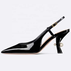 Zapatos de tacón alto con correa trasera y perlas para mujer, sandalias de vestir con punta, de charol brillante, talla grande 45, ajuste ancho - Product Image 2