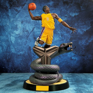SY Action Figure di <span class=keywords><strong>Kobe</strong></span> <span class=keywords><strong>Bryant</strong></span> da 38 cm N.8 Black Mamba Stella del Basket Ornamento da Collezione Ideale per Fan - Product Image 2