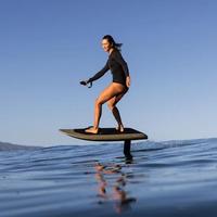 Nouvelle arrivée 2025 - Planche de surf E-Foil en fibre de carbone, modèle motorisé 8 kW avec télécommande et sac, homologué CE et MSDS pour utilisation en eau océanique