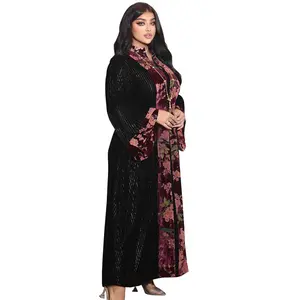 Tissu à rayures noires pures sur le devant avec un design d'impression de fleurs bordeaux femmes musulmanes élégantes abaya en velours d'hiver