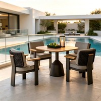 Table de repas d'extérieur haut de gamme Sunway et chaises en aluminium tressé pour hôtels, complexes hôteliers, villas de luxe, espaces piscine et jardins