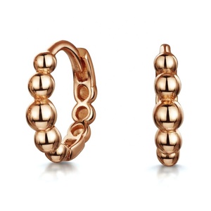 2025 nuevos pendientes de aro Huggie con cuentas Bohemias de oro de 14 quilates delicados y hermosos al por mayor de fábrica de alta calidad - Product Image 3