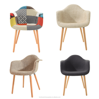 Chaise de salle à manger avec accoudoirs, style européen moderne, revêtement en tissu, pieds en bois de hêtre, pour restaurant DC-311DV