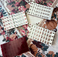 Maßgefertigtes Weinrotes Schmetterlings-Amerikanisches Mahjong-Set, Personalisierte Spielsteine, Luxuriöses Feiertagsgeschenk für Frauen