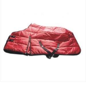 Fournisseur d'équipements équestres, qualité supérieure, vente en gros, conception personnalisée, couverture d'écurie pour chevaux d'hiver, tissu 210D et 420D, couvertures d'écurie pour chevaux - Product Image 3
