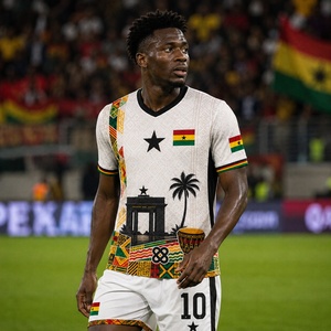 เสื้อฟุตบอลทีมชาติกานาสีดำเหลือง รุ่นใหม่ ปี 2026 ชุดเหย้า ชุดเยือน สำหรับผู้ชายและผู้หญิง - Product Image 1