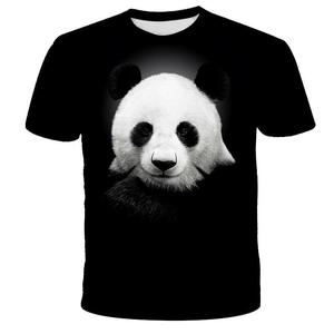 Profitez de la fraîcheur urbaine avec ce t-shirt pour homme à imprimé panda 3D, doté de détails qui brillent dans le noir, d'un tissu respirant et à séchage rapide. - Product Image 5