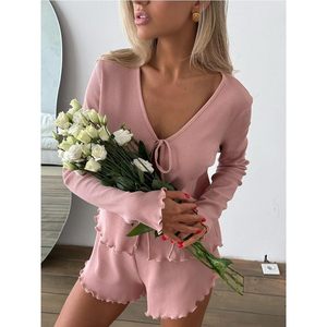 VOIKERDR Conjunto de 2 piezas para mujer, top de manga larga con volantes y pantalones cortos con volantes para uso diario - Product Image 5