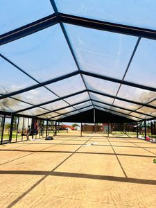 Carpa de Boda Tipo Catedral con Estructura de Aluminio Negra, Cubierta de PVC para Todo Clima, Solución Elegante para Ceremonias y Eventos en Sudáfrica - Product Image 2
