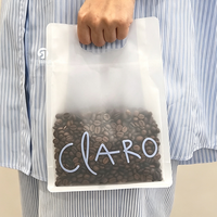 Sacs à café mats givrés laminés à huit soudures latérales avec fermeture éclair, poignée et encoche de déchirement, logo personnalisé