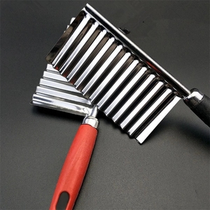 Lama da taglio <span class=keywords><strong>per</strong></span> <span class=keywords><strong>frutta</strong></span> e verdura in acciaio inossidabile pelapatate utensili da cucina <span class=keywords><strong>coltello</strong></span> con bordi ondulati <span class=keywords><strong>per</strong></span> patate - Product Image 5