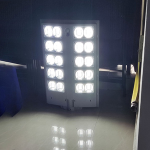 Todo en uno 600W 800W 1000W LED Luz de calle solar Sensor de movimiento Lámpara de seguridad para jardín al aire libre con poste retráctil - Product Image 5