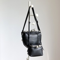 Damen Vintage Kiss-Lock Umhängetasche aus weichem Echtleder mit rundem Silberverschluss, verstellbarem breitem Riemen, Retro-Schulterhandtasche