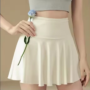 กระโปรงกางเกงขาสั้นกีฬาสีขาวแบบจีบสองชิ้นสำหรับผู้หญิง รุ่นโรงงาน ผลิตสำหรับโยคะ วิ่ง แบดมินตัน-กระโปรงสีขาวเล็กๆสำหรับฤดูร้อน - Product Image 2