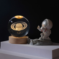 Sphère de verre de 8cm Base en bois 3D Planète Boule de cristal solaire Veilleuse