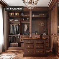 Armoire modulaire sur mesure pour toute la maison, design vintage en bois foncé, avec dressing, armoires vitrées et commode centrale à tiroirs multiples