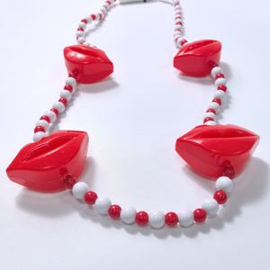 قلادة شفاه متوهجة بخرز أحمر وأبيض LED للزينة في حفلات الكرنفال وعيد الحب - Product Image 5