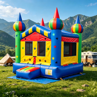 Château gonflable arc-en-ciel étoilé, château de saut coloré avec dômes et tours pour divertissement en parc