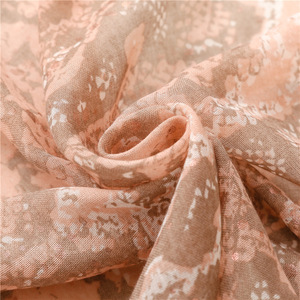 Écharpe en voile de coton à motif animal tendance, imprimé serpent, avec pompon, tendance féminine, <span class=keywords><strong>rose</strong></span> léopard, châles en coton doux imprimés, hijabs - Product Image 4