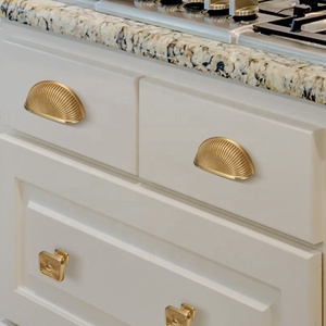 Poignée de tiroir de luxe noire YONFIA 3624RTS en gros, poignée de meuble en or brossé, poignée de placard de cuisine, poignée de meuble en coquille - Product Image 1