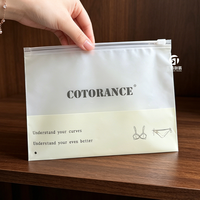 Sacs à fermeture éclair en CPE givré en gros |   Emballage auto-adhésif recyclable GRS pour vêtements, chaussures, fourrures avec des matériaux recyclés