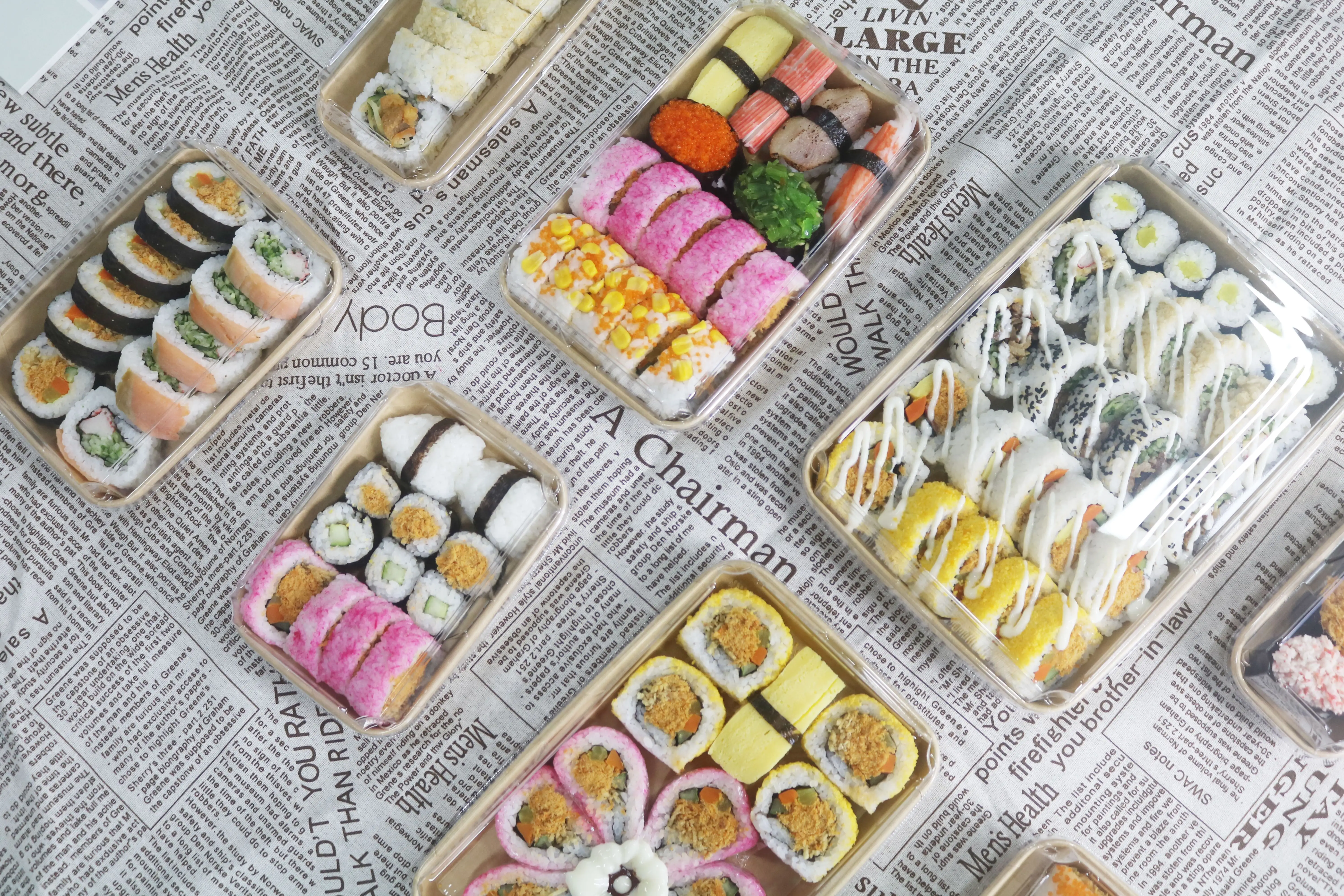 Disposable Kraft Paper Sushi Tray With PET Lid Paper Container For Food Takeaway Packaging