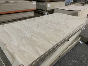 Panneaux de <span class=keywords><strong>contreplaqué</strong></span> incurvés/flexibles 4*8 taille 2 <span class=keywords><strong>mm</strong></span> d'épaisseur, haute densité et stable, parfaits pour les meubles robustes - Product Image 3