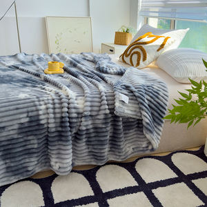 Couverture en molleton imprimée chic légère Technique tissée Utilisation à domicile et voyage orné de superbes impressions - Product Image 4