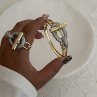 MIRADIA Bracelet jonc étanche en cuivre plaqué or, pavé de zircone cubique, pour la vente en gros de mode