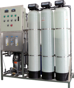 Petite usine <span class=keywords><strong>de</strong></span> traitement d'eau industrielle par osmose inverse <span class=keywords><strong>de</strong></span> 500 L/h avec réservoir adoucisseur, <span class=keywords><strong>prix</strong></span> du système d'osmose inverse <span class=keywords><strong>de</strong></span> 500 LPH pour l'eau potable - Product Image 3